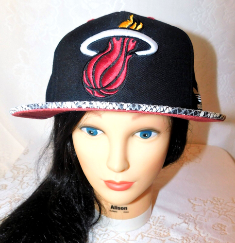 Adidas Miami Heat NBA Snapback Piel de Serpiente Negro Lana Sombrero Ajustable con Holograma - Imagen 2 de 9