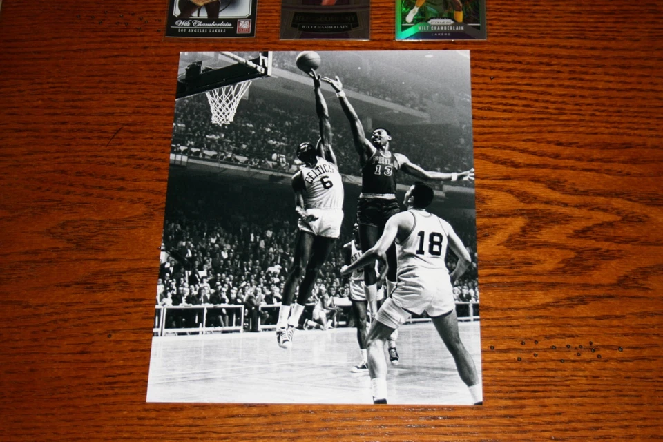 WILT CHAMBERLAIN OVER BILL RUSSEL 照片和卡片收藏 全新 非常优秀 — 第 2/4 张图片