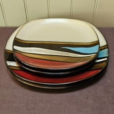 4 Gibson Elite ALTHEA Stoneware Plates – 2 each 10-7/8” Dinner & 8-3/4” Salad