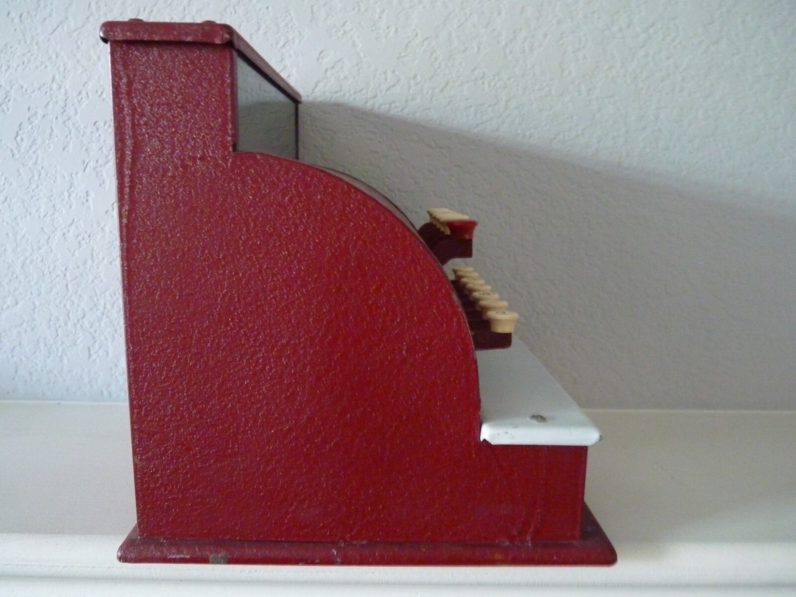 как выглядит Vintage TOM THUMB Red Metal Toy Cash Register Cinderella Mfg Co. фото