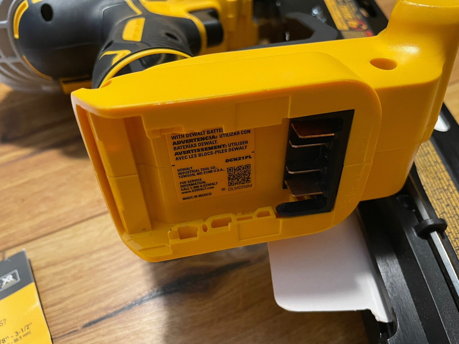 DeWalt DCN21PLB 20V MAX 21PL Cordless Collated Framing Nailer Gun