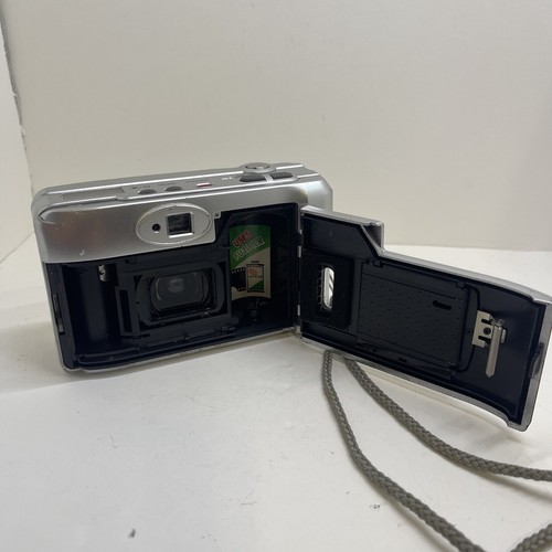 Fujifilm Zoom Date 70 V 35-70mm pellicola fotocamera punta e scatta testata e funzionante - Foto 9 di 10