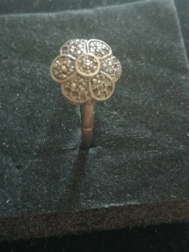 Anello in argento 925 da donna a forma di fiore con pasta diamantata anni 70 - Immagine 2 di 4