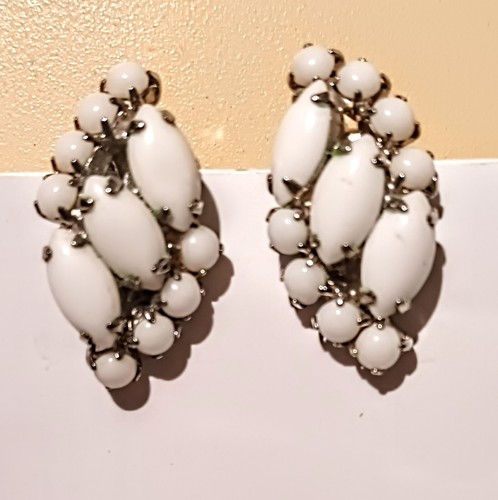 COLLAR BABERO CUENTAS BLANCAS VINTAGE CON PENDIENTES A JUEGO - COMO NUEVO - Imagen 4 de 4
