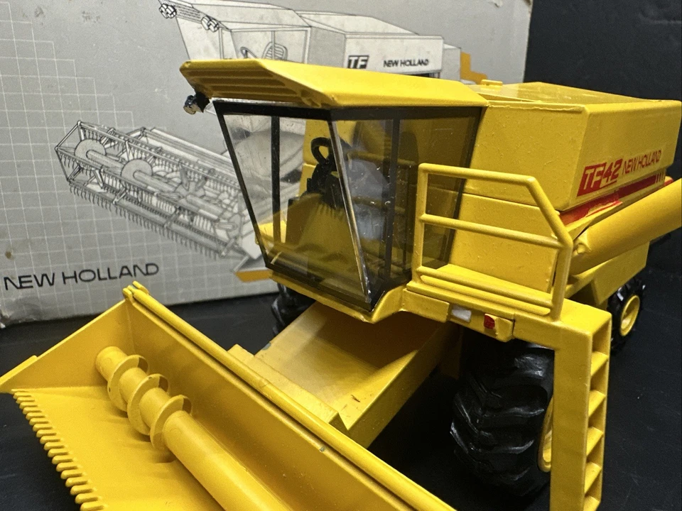 NZG #269 SPERRY NEW HOLLAND TF42 COMBINE 1/42 Scale W/ Box Made In GERMANY READ - Image 2 of 4