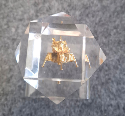 1970 Gold NASA Apollo Eagle Space Lunar Module LEM Acrylic Lucite Paperweight 3 