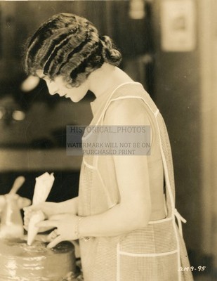 FILM ACTRESS MARGUERITE DE LA MOTTE RED DICE 1926 8.5X11 PHOTO