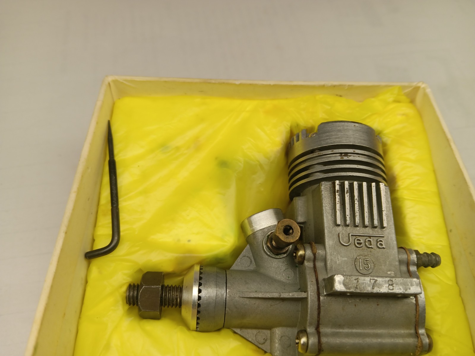 RARE UEDA .15 C/L COUGAR R/C MODEL AIRPLANE ENGINE FROM JAPAN thumbnail 3