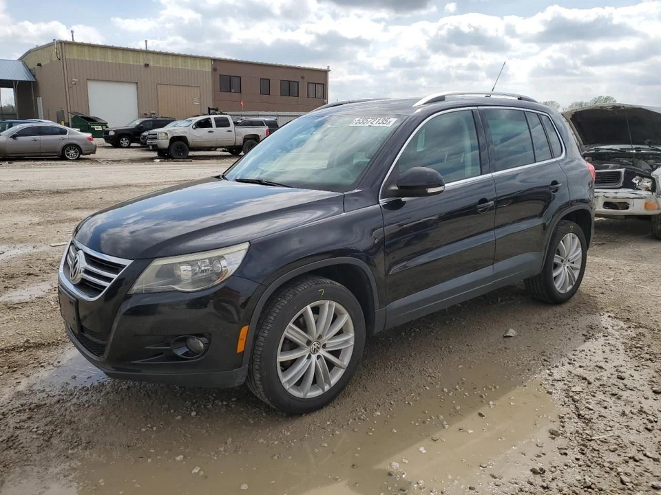 2009-2018 VOLKSWAGEN TIGUAN Fuel Filler Door Black 5N0809857DGRU Foto 2 de 4