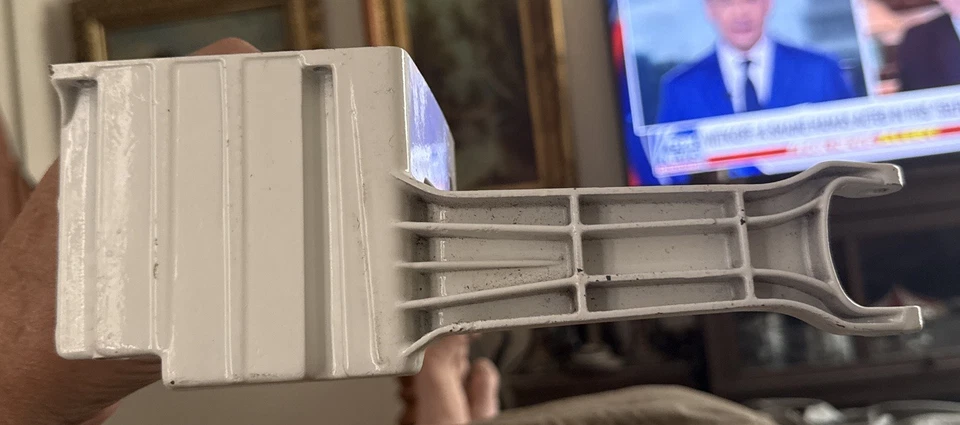 Chasis de tanque 1113 351 0500 NOS OEM STIHL 030 y 031 Foto 3 de 4