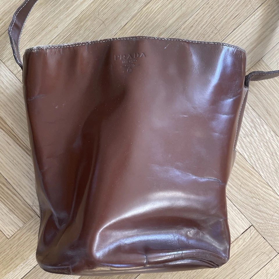 Bolso de hombro Prada piel de becerro 1984 cubo Foto 4 de 4
