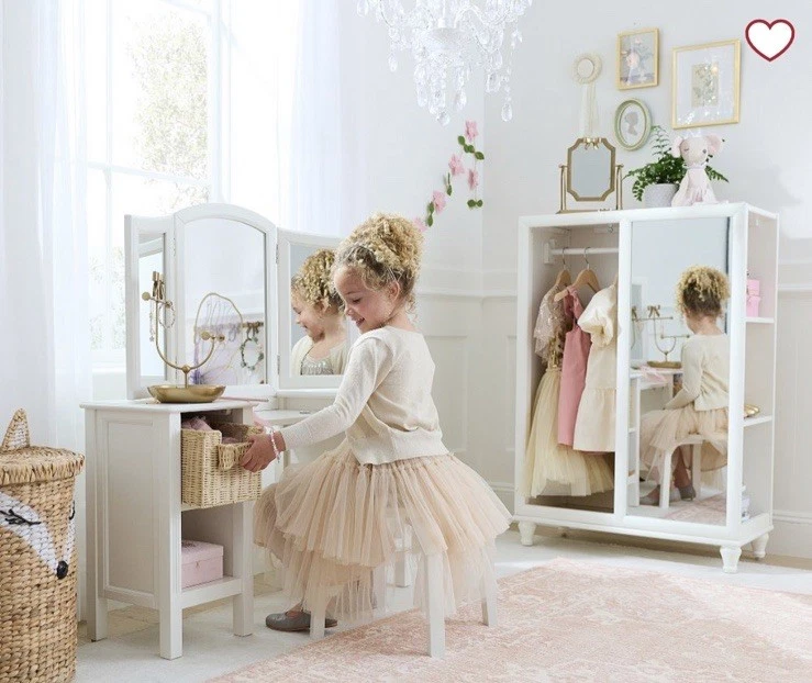 Tocador Madeline Play de Pottery Barn Kids. Foto 4 de 4