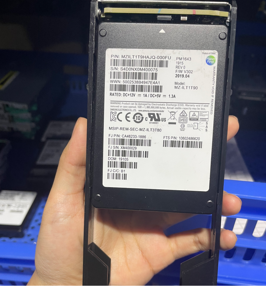 Fujitsu MZILT1T9HA-000FU CA46233-1886 PM1643 MZ-ILT1T90 1.92TB SAS