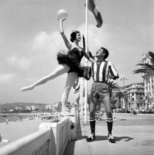 Argentinian actor Luis Medina Castro dances with a dancer on the C- Old Photo 3