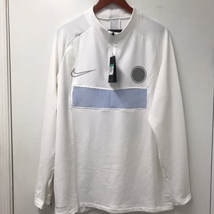 nike aeroadapt strike