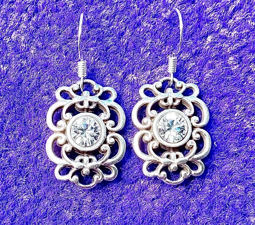 BRINCOS DE FIO DE PRATA CRISTAL SWAROVSKI TRANSPARENTE FLOR BRILHANTE BRIGHTON ROSELIE✨PERSONALIZADOS✨VTG - Imagem 3 de 4