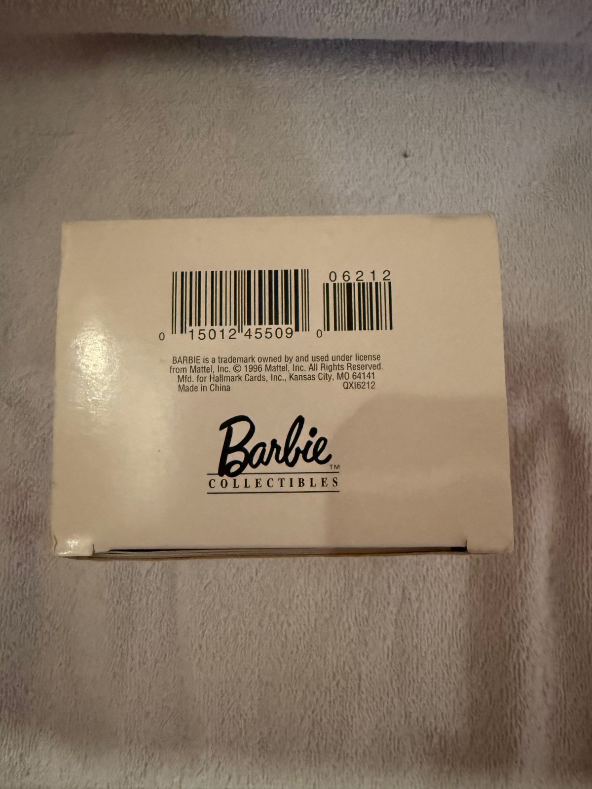 NEW IN ORIGINAL BOX 1996 Hallmark Holiday Barbie Ornament Collector Series