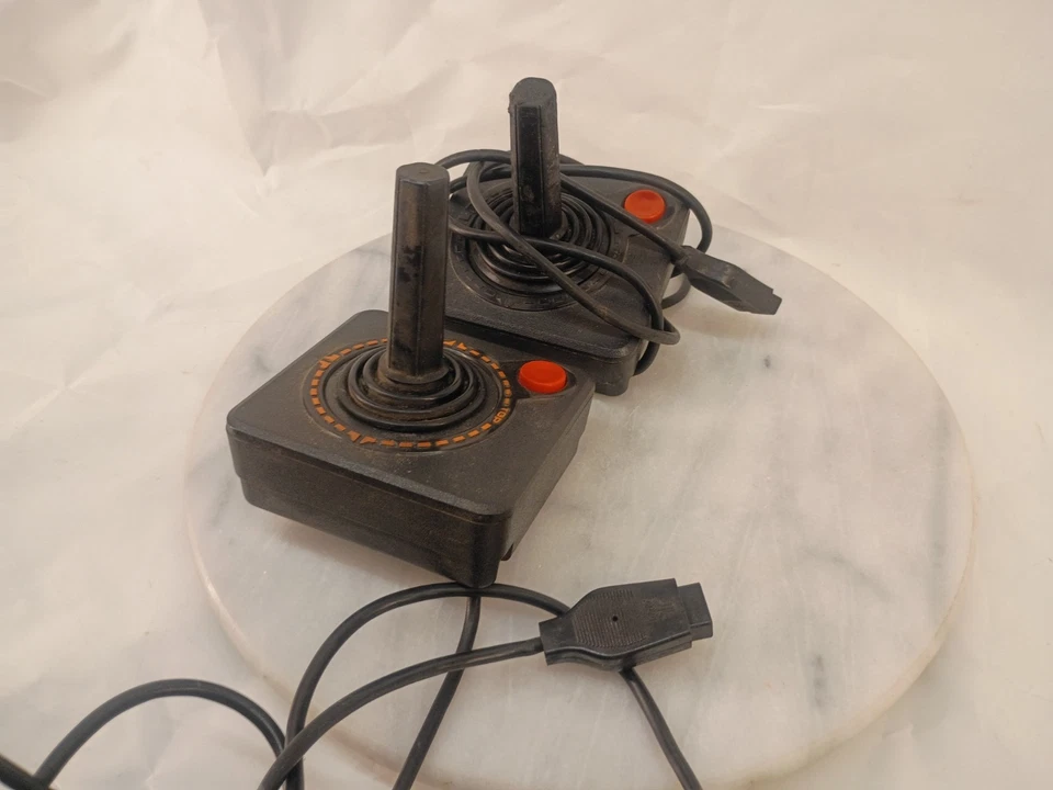 Juego de 2 controladores joystick ATARI 2600 OEM - sin probar Foto 4 de 4