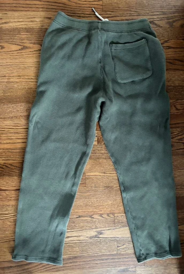 Pantalones deportivos Champion para hombre de Todd Snyder verde oliva, talla mediana Foto 4 de 4