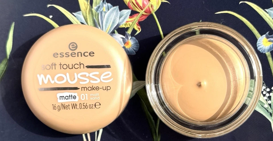 Essence Soft Touch Mousse Makeup 16g 01 Matt Sand - Bild 2 von 2