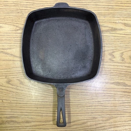 Vintage Unmarked Wagner Ware Square Cast Iron Skillet-11” Square Made In USA