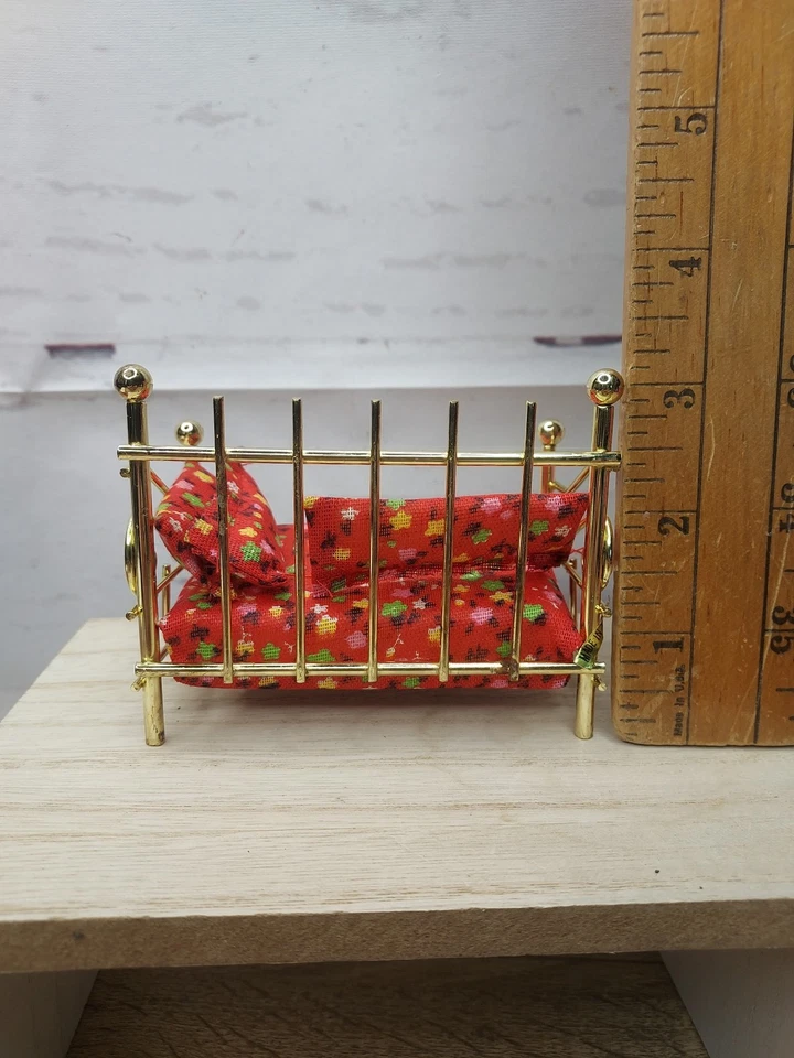 Travesseiros de colchão vintage metal cor bronze móveis em miniatura para casa de bonecas cama de dia - Imagem 4 de 4