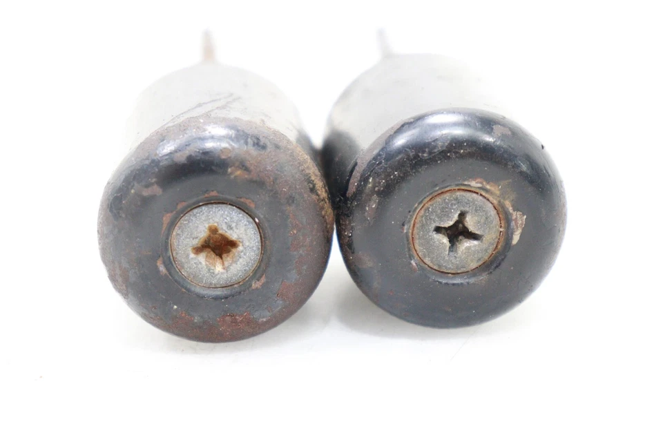 02-10 SUZUKI GZ250 OEM MANILLAR TAPAS PESOS Foto 2 de 4