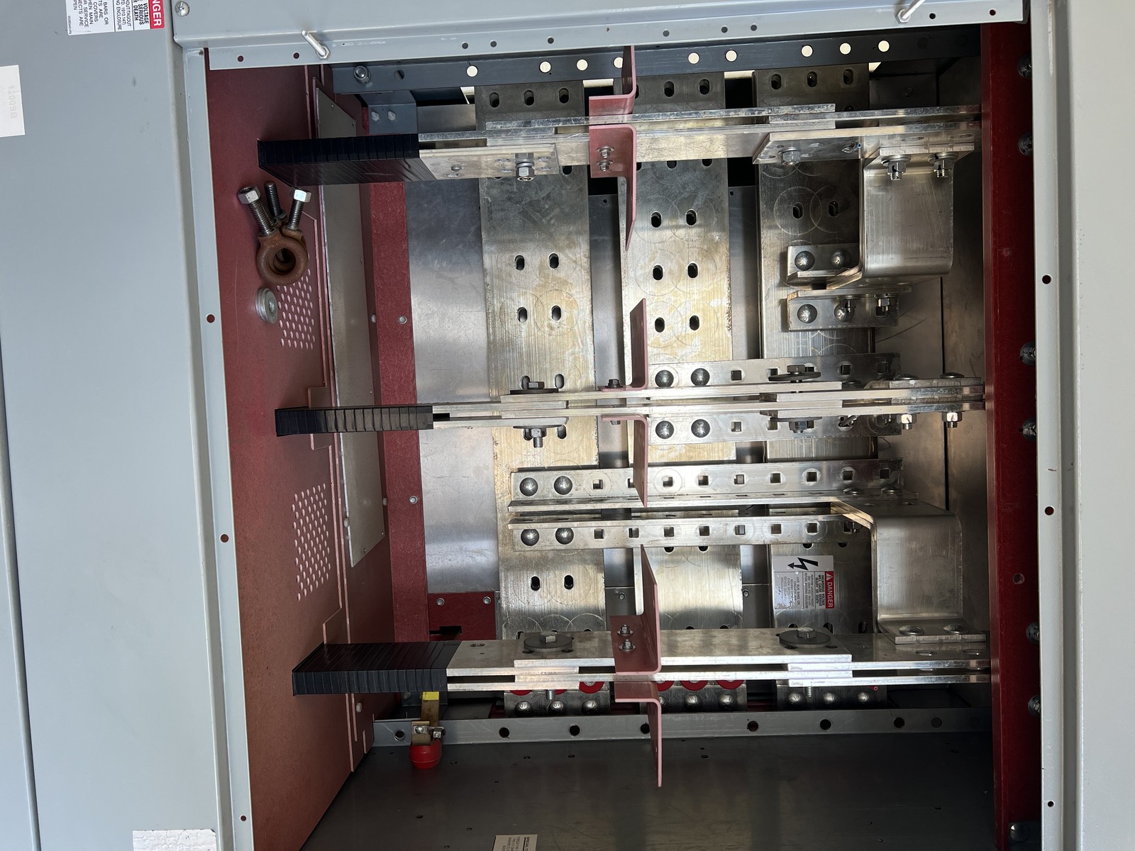 1200 amp commercial metering switchboard main 4000a bus rated indoor 