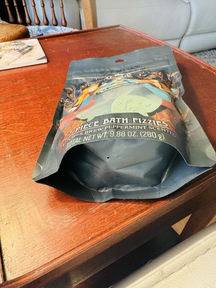 NEW!Disney Halloween HOCUS POCUS 7 Piece Bath Fizzies Witches Brew