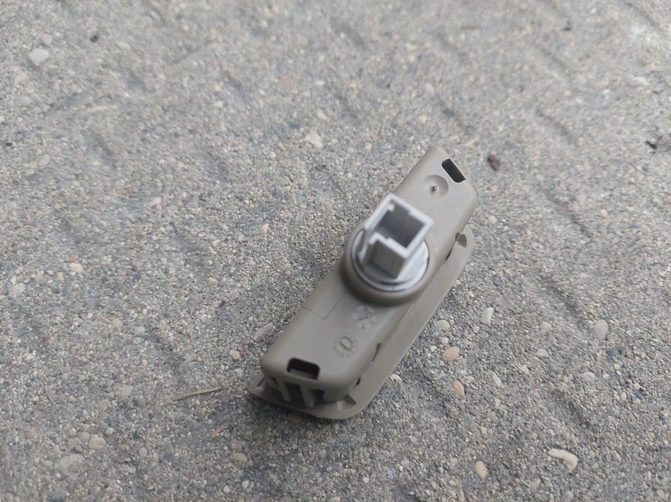 08-14 Mercedes C250 Front/Rear Left/Right Door Light  OEM A2048207901 - Image 4 of 4