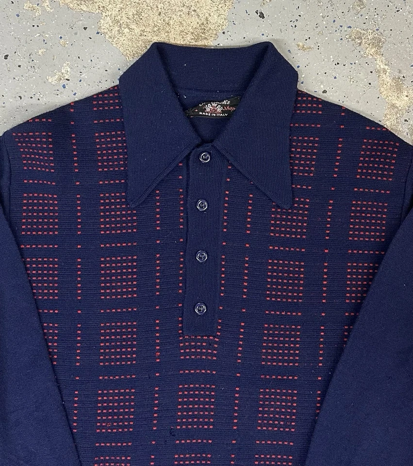 Camisa suéter manga larga con cuello azul marino y rojo tienda de hombre de la década de 1960 Ohrbach Foto 2 de 4