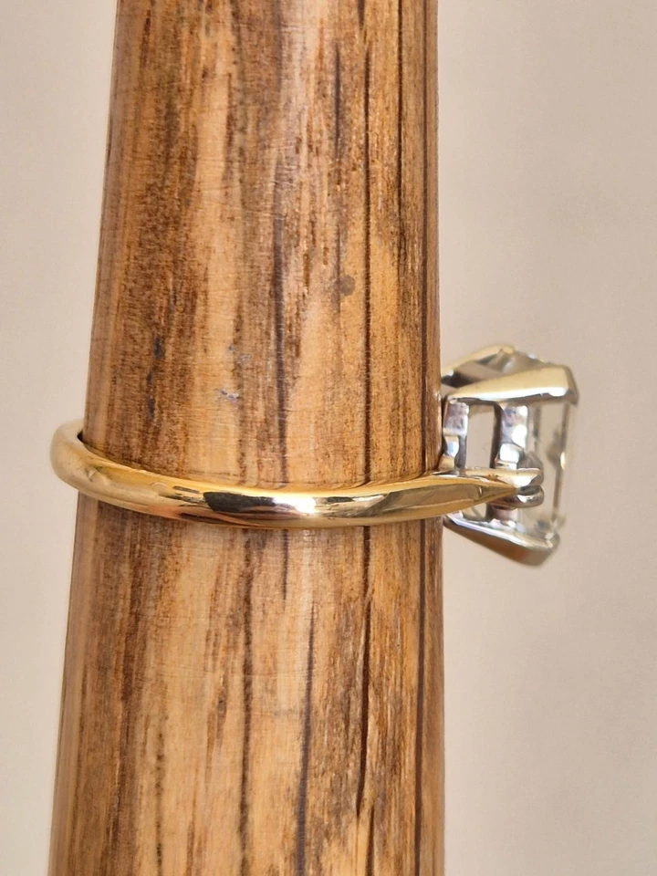 Beautiful clear stone trilogy set 9ct yellow and white Gold Ring Size P - Image 3 of 4
