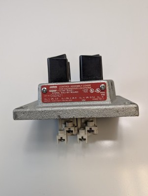 CROUSE-HINDS DSD921 EXPLOSION PROOF OPERATED COVER PUSHBUTTON STATION
