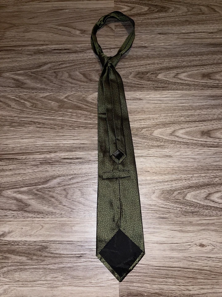 Corbata Banana Republic Para Hombre Talla Única Verde Oliva 100% Seda Micro Punto Hecha en Italia Foto 2 de 4
