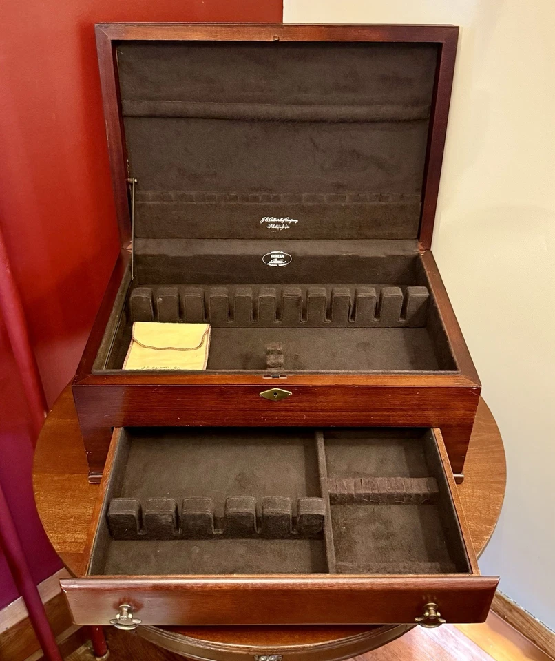 J.E. Cofre de cubiertos antiguos grandes de caoba raro Caldwell & Co - accesorios de latón Foto 3 de 4