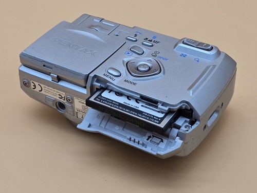 Pentax Digital Camera Optio 33L 3.2MP Silver Retro Flip Screen - Picture 10 of 11