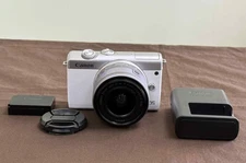 **NICE** Canon EOS M200 24.1MP Mirrorless Digital Camera w/ 15-45mm Lens - White