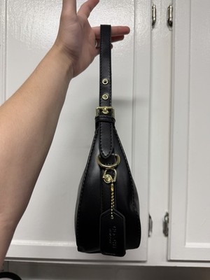 Coach Black Shoulder Bag Gold Hardware Logo Pattern with  display picture 3