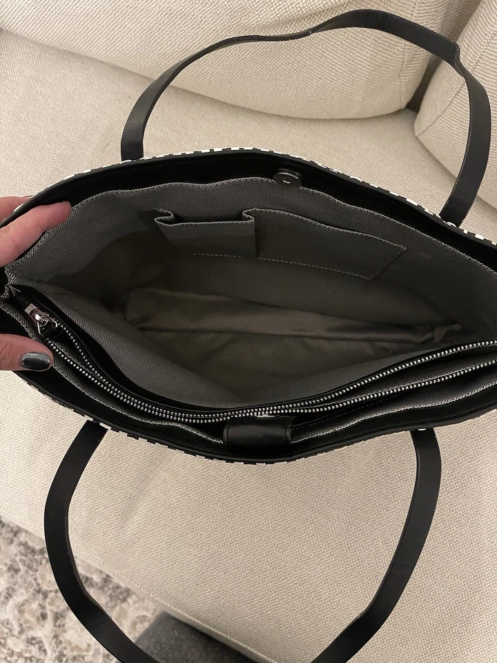 Vince Camuto Tote Style Handbag Beautiful Condition!! - Image 4 of 4