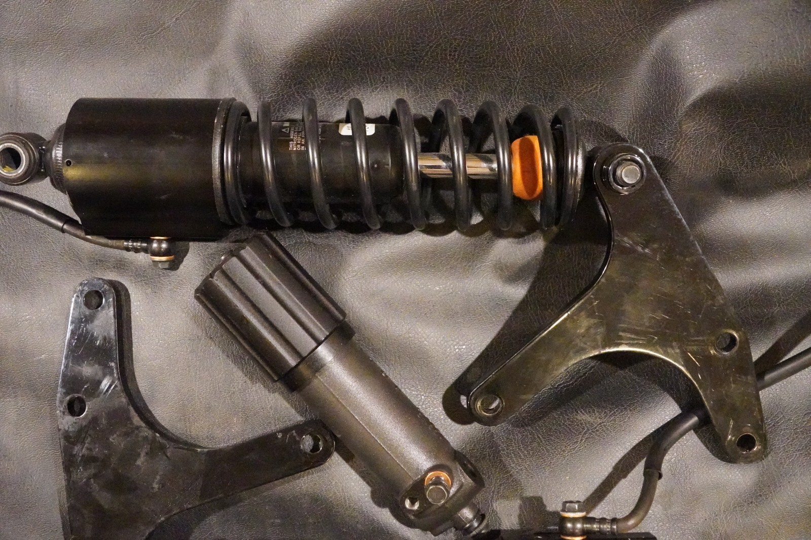 Premium Adjustable OEM Rear Shocks 54000144 15+ Harley Trike Triglide FLHTCUG eBay