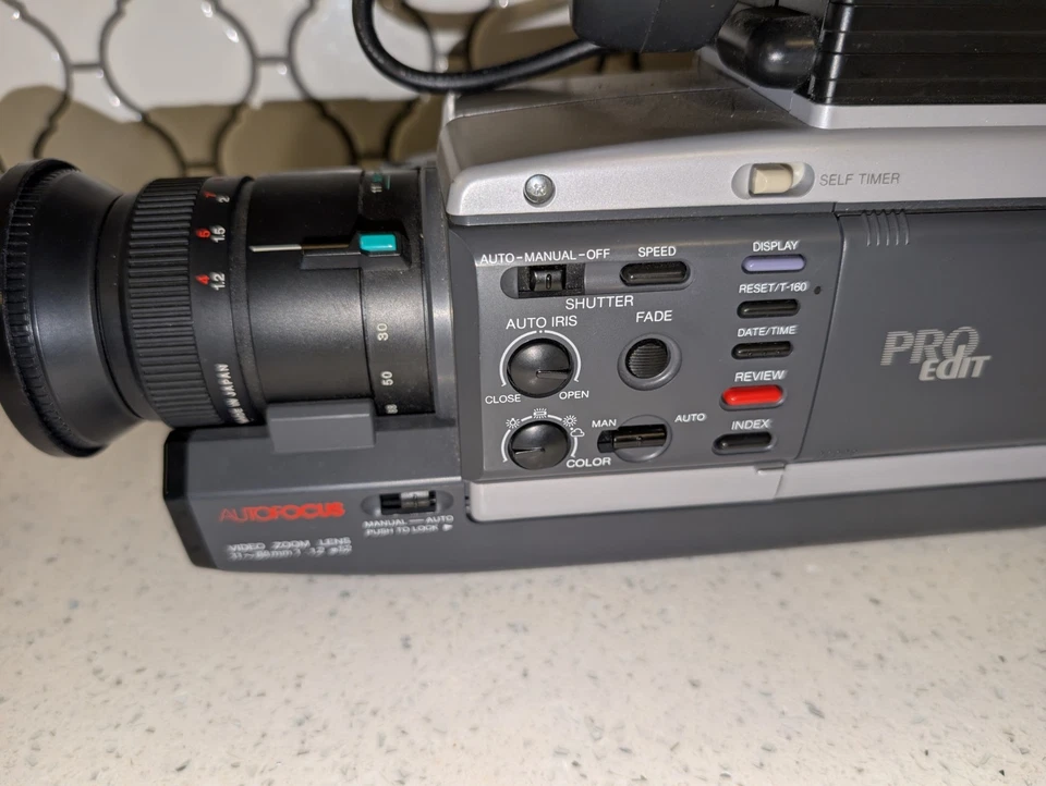 RCA CAMCORDER VHS PRO EDIT Autofocus Retro Video Camera Model CC320 + Extra Bat - Image 3 of 4