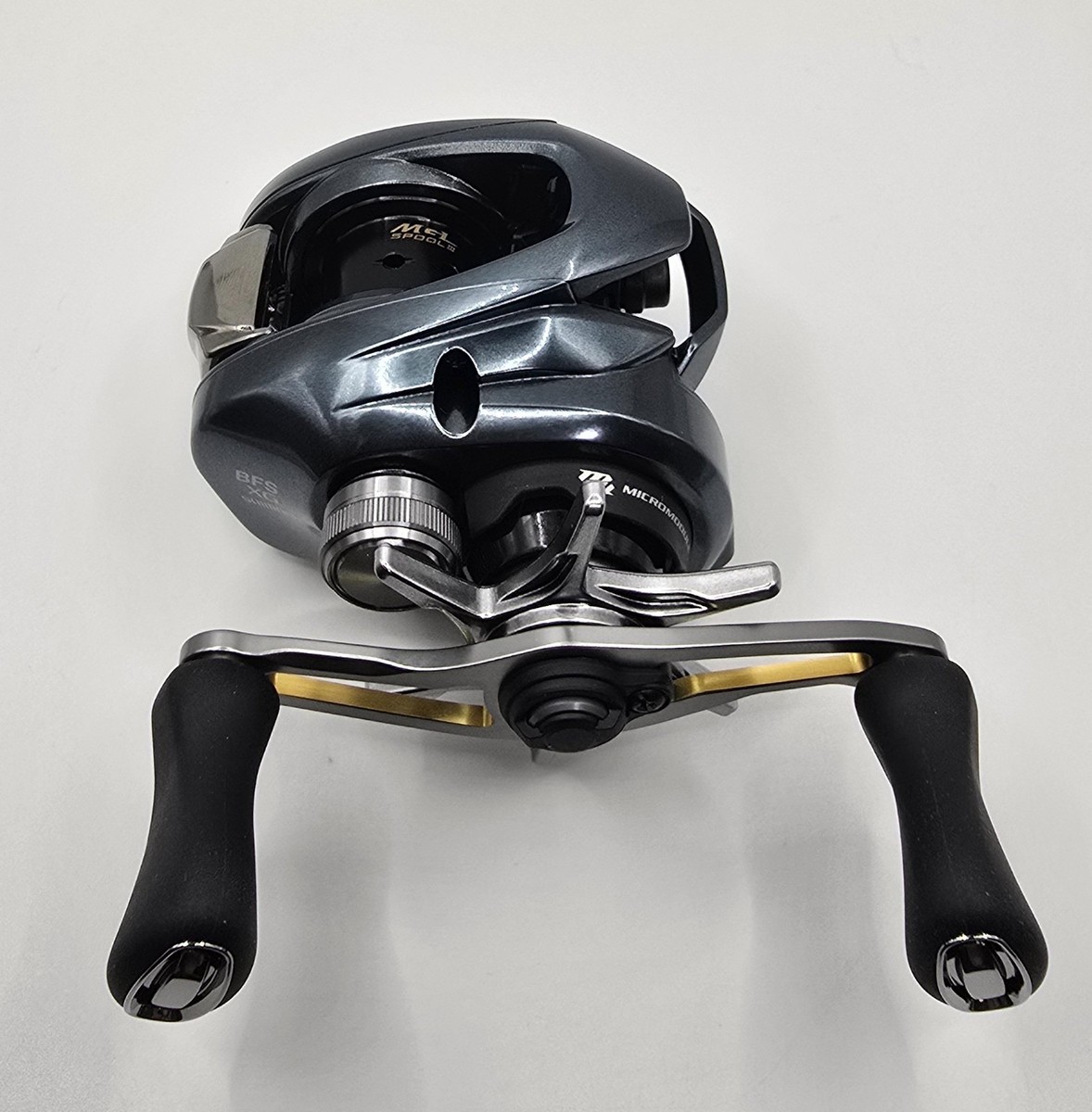 Moulinet Casting Shimano Aldebaran BFS XG - Main Droite - 8.9:1 - 130g - Neuf