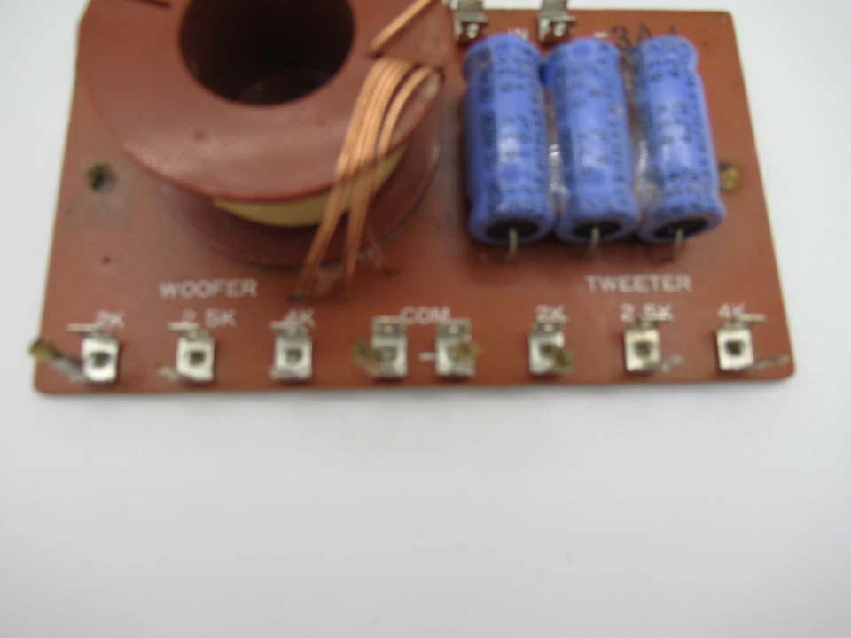 Radio Shack - Pair of Realistic Universal 2-Way 100W Crossover Network, 40-1296A - Image 2 of 4