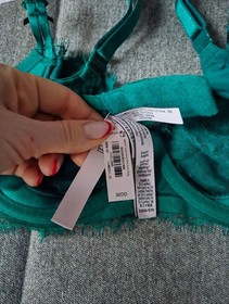 Victoria's Secret | Dream Angels Wicked Unlined Lace Balconette Bra 32DD Green