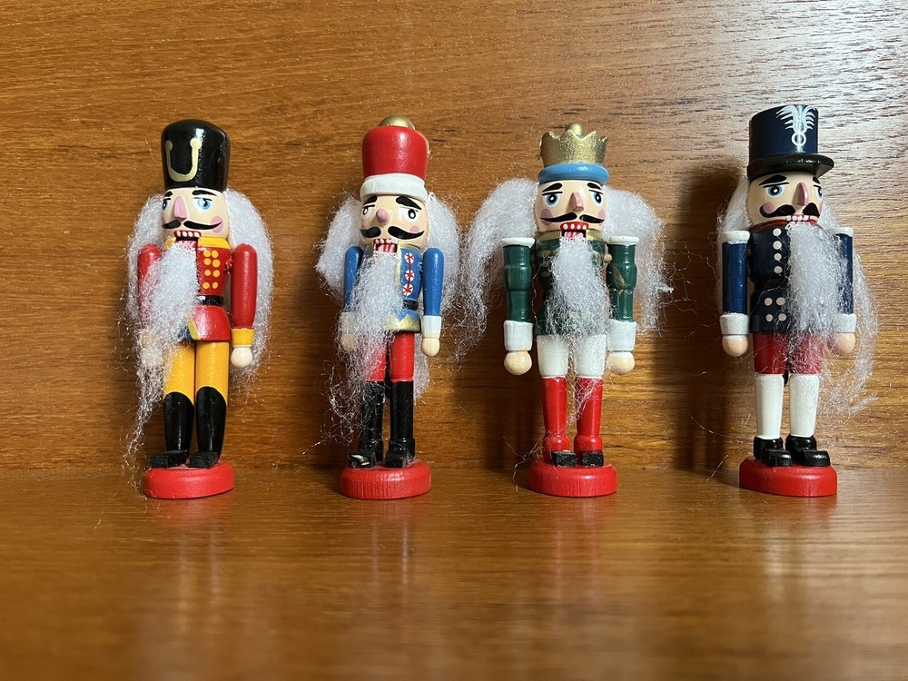 Vintage Set Of 4 Wooden NUTCRACKER Christmas Table Place Name Holder