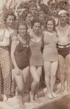 1940s Pretty Women Group Swimwear Poolside Vintage Summer Fun