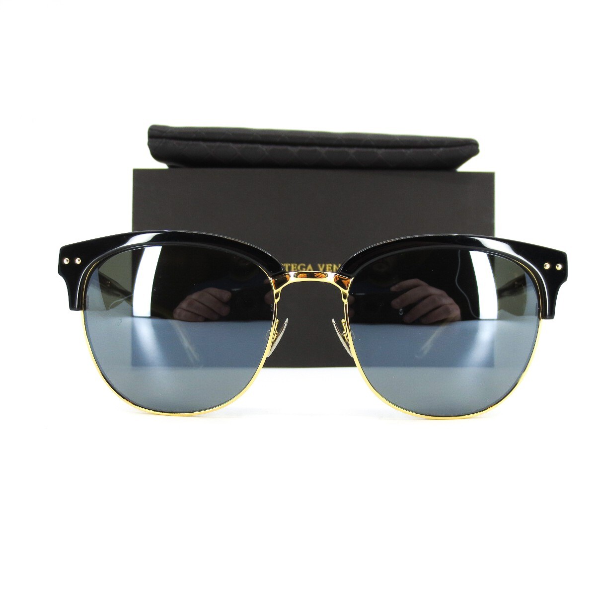 サングラス BOTTEGA VENETA Sunglasses - Bottega Veneta - Black/Grey Bottega Veneta® Classic Oval Sunglasses in Black/grey. Shop