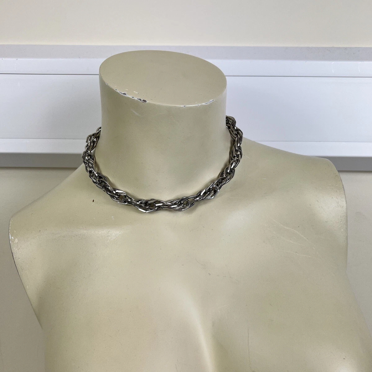 Hm jewellery shop