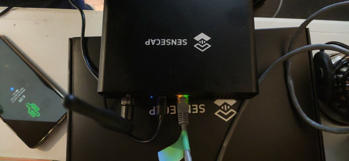 SenseCap M1 LoRaWAN Indoor Gateway US915 in Hand | eBay
