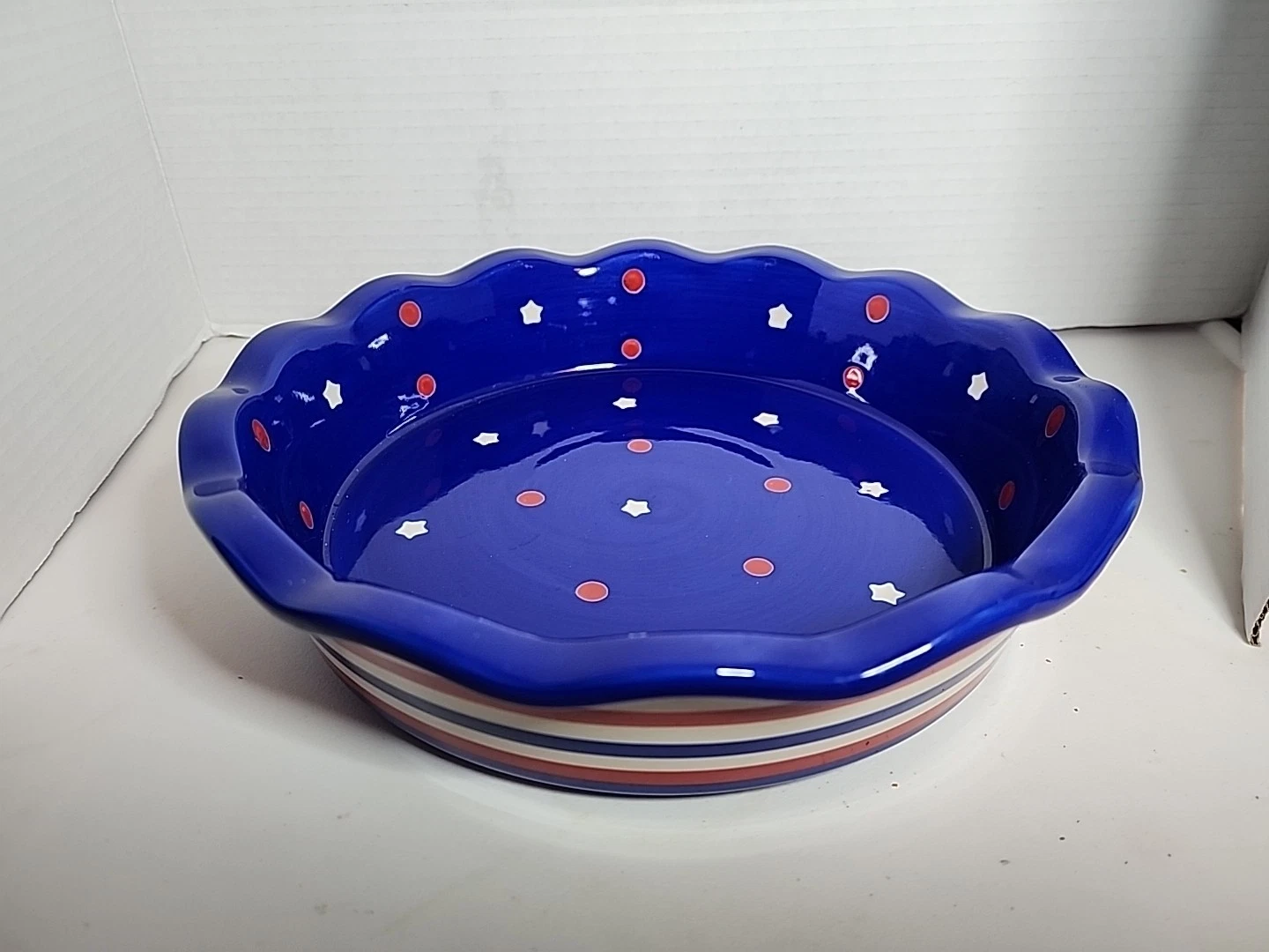 Temptations by Tara 9" Pie Dish Fluted Red White Blue Stars Stripes 4th July